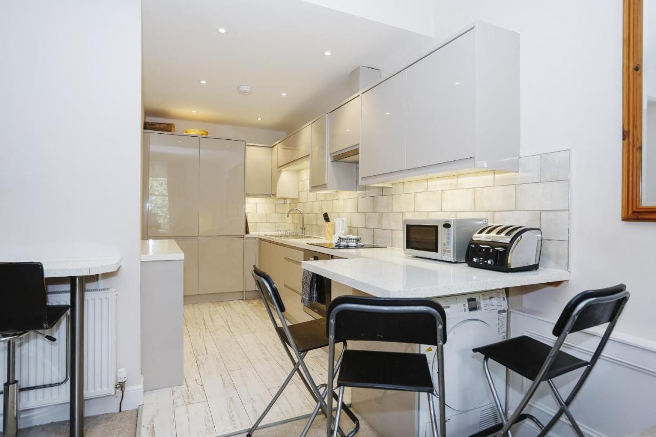 Fabulous 5 Double Bedroom Old Town * Edinburgh