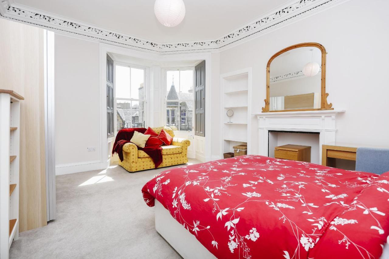 Fabulous 5 Double Bedroom Old Town Apartment *