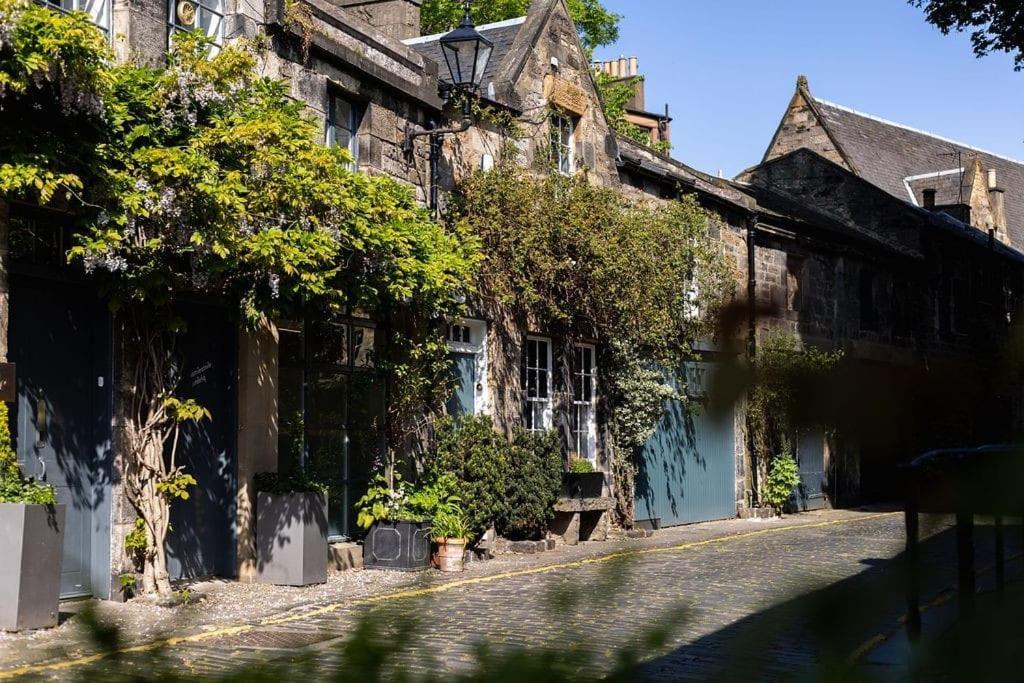 Circus Lane 4 Bed Mews In Picturesque