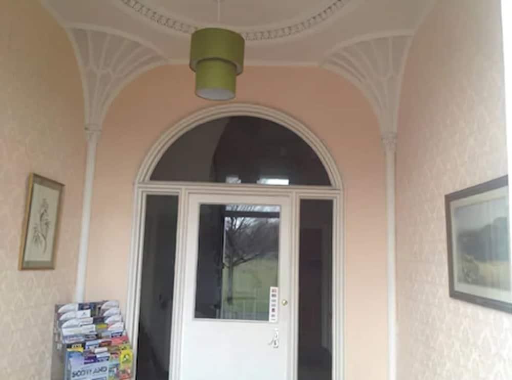 Guest house Adelphi 2*