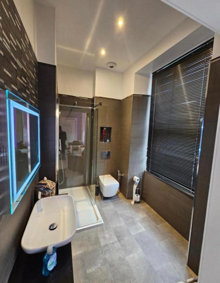 Privatunterkunft Luxury Family With Private Bathroom In The Heart Of
