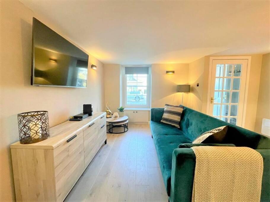 Stylish, And Cosy 1bd Nr Canongate Apartment *