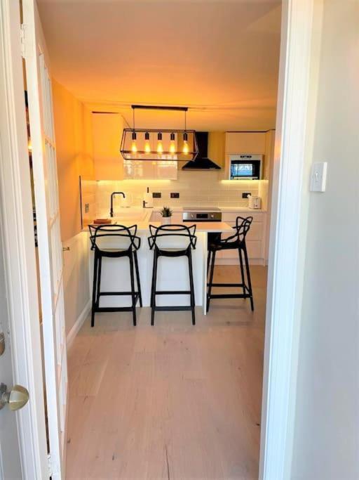 Stylish, And Cosy 1bd Nr Canongate Apartment Edinburgh
