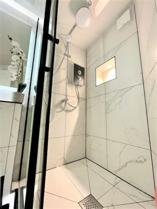 Stylish, And Cosy 1bd Nr Canongate Apartment