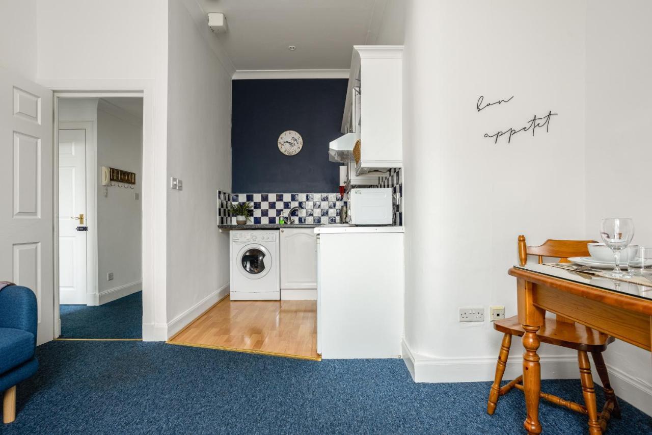 Stylish Flat Steps From Haymarket Station * Edinburgh