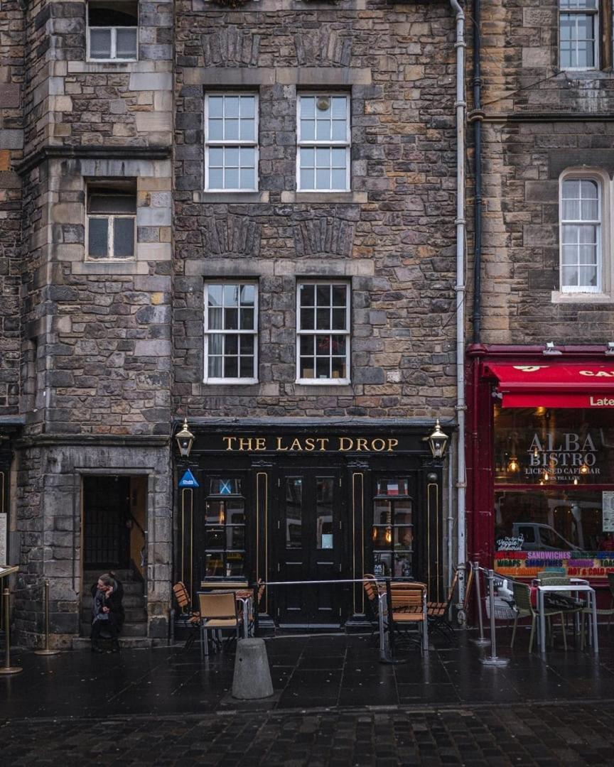3 Bedrooms Flat In Old Town Sleeps 6 *