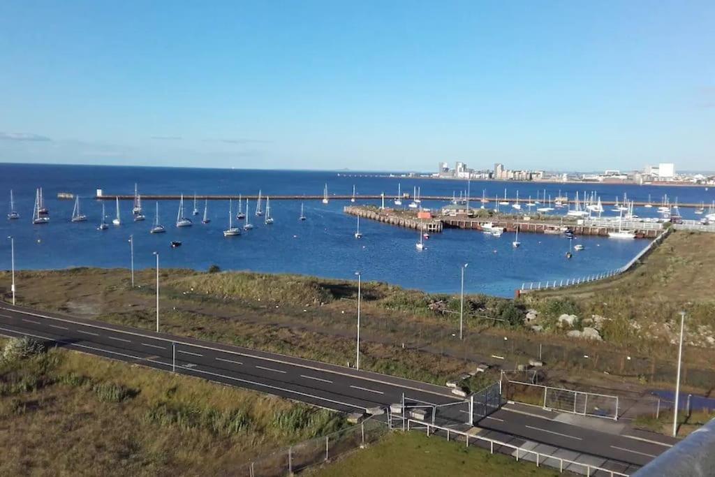 Apartment Modern Specious Three Bedroom In *