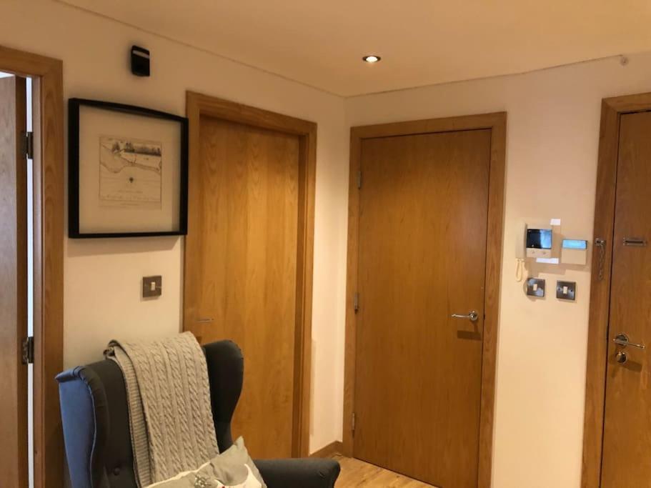 Modern Specious Three Bedroom In Apartment *