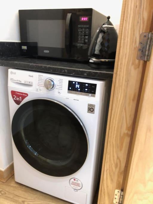 Modern Specious Three Bedroom In Apartment Edinburgh