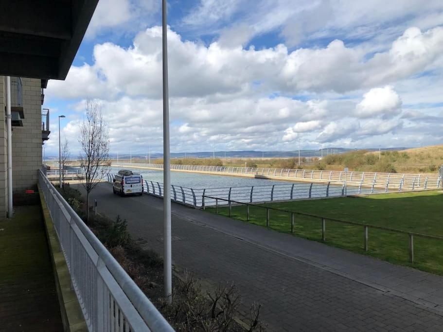 Modern Specious Three Bedroom In Apartment *