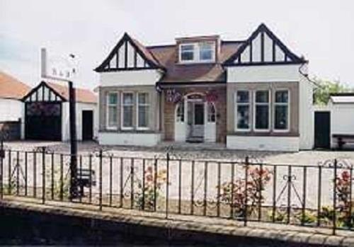 Milton House Gasthof 3*