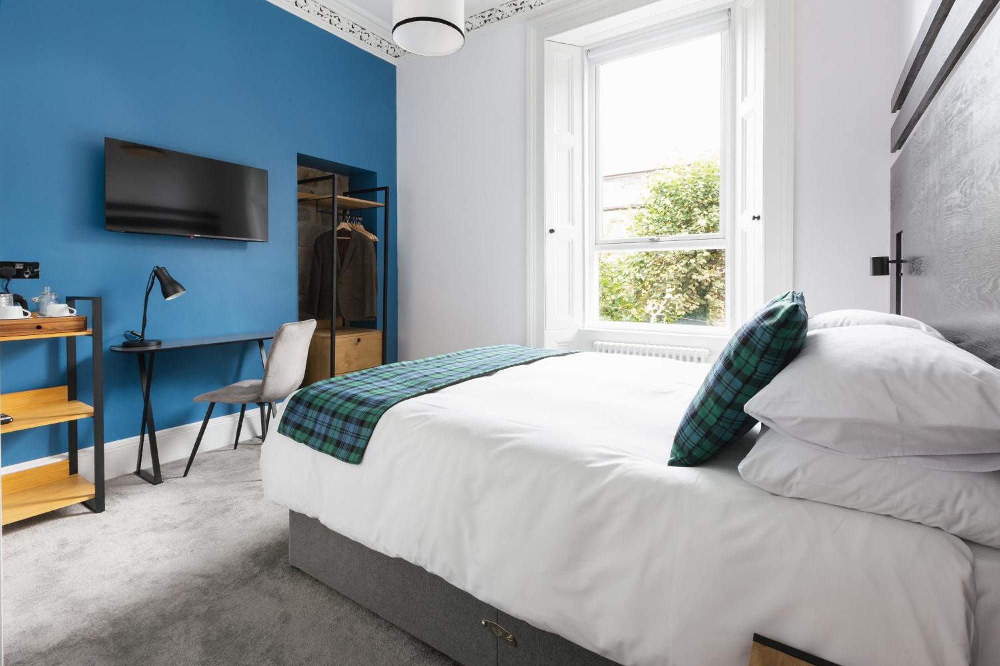 Castle Park 4* Edinburgh