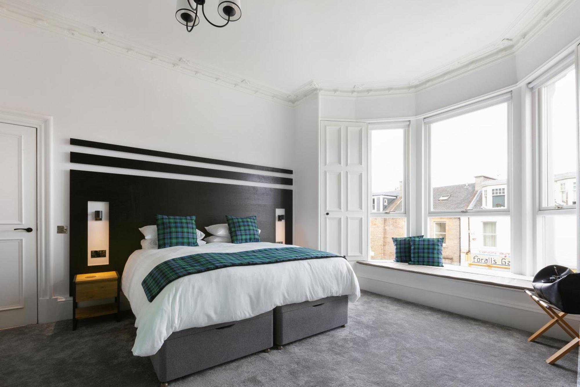 Castle Park 4* Edinburgh