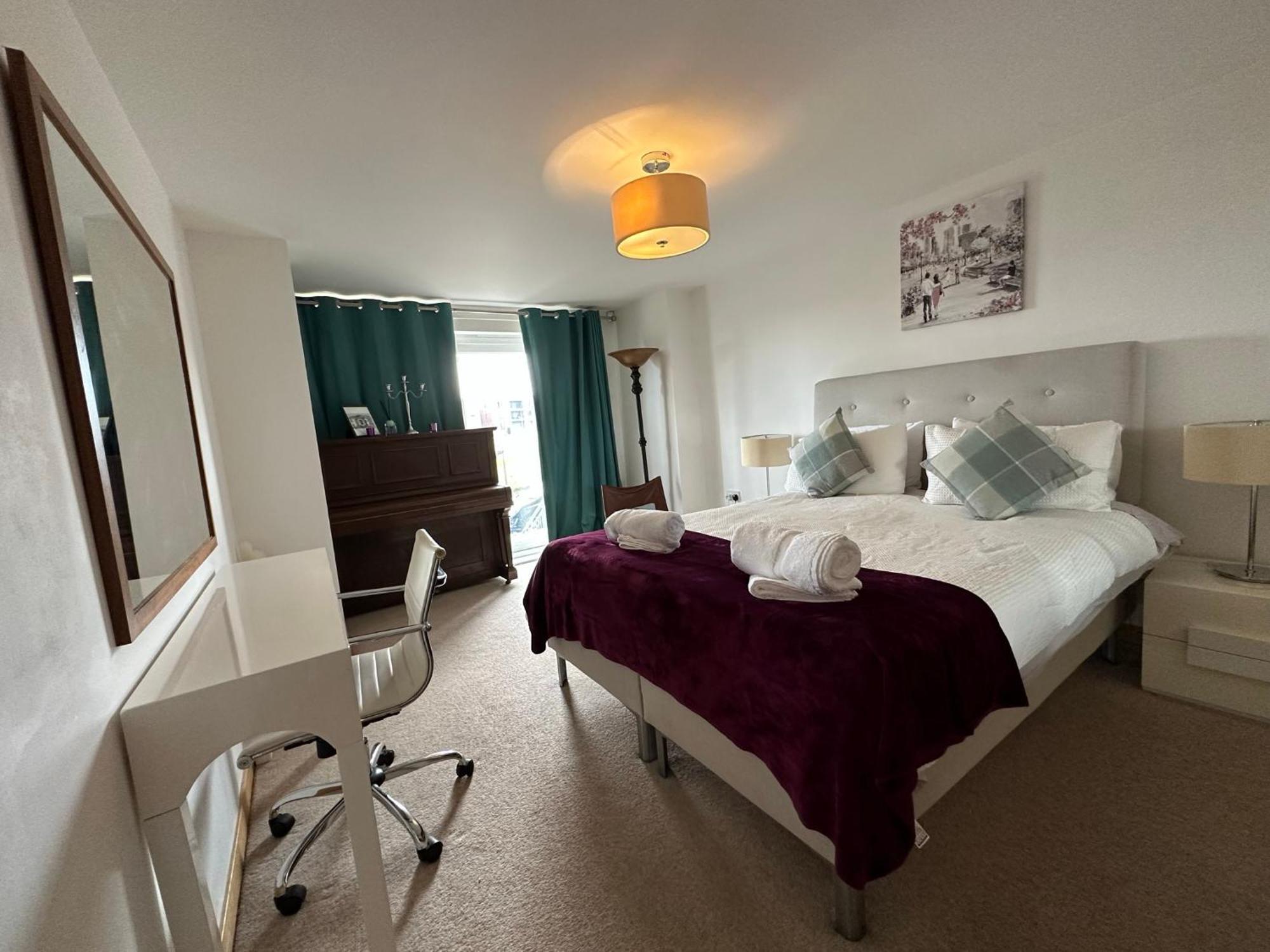 Modern Specious Three Bedroom In Edinburgh