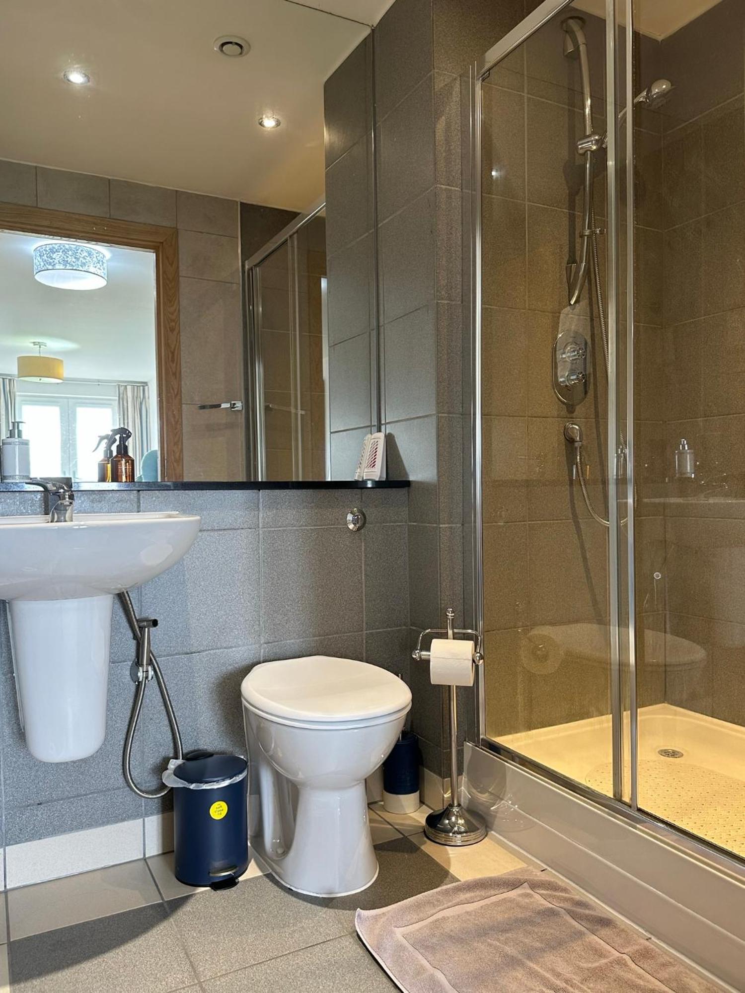 Modern Specious Three Bedroom In * Edinburgh