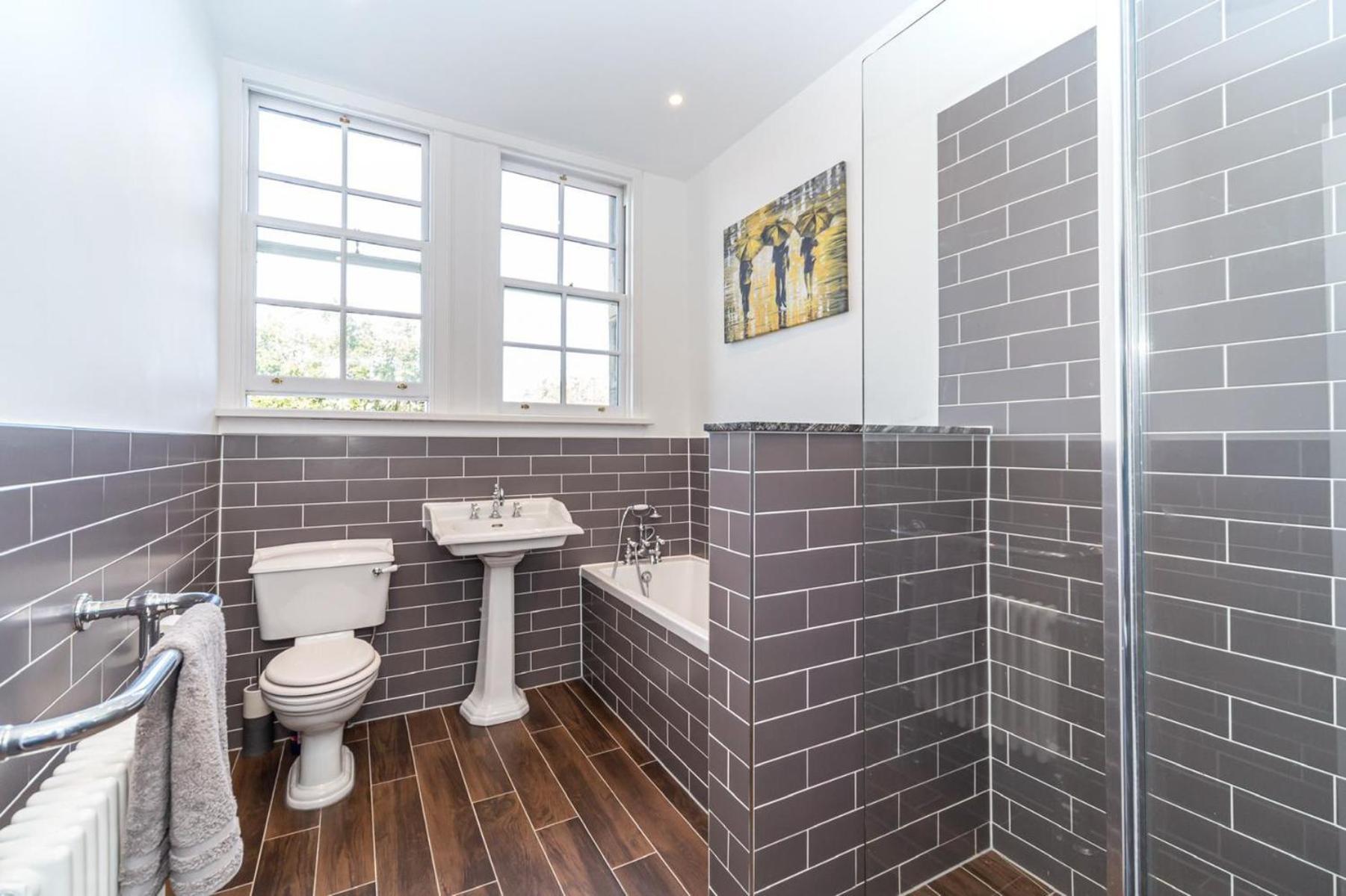 Montgomery Large 2 Bedroom Flat - 5 Mins Walk To Centre Apartment Edinburgh