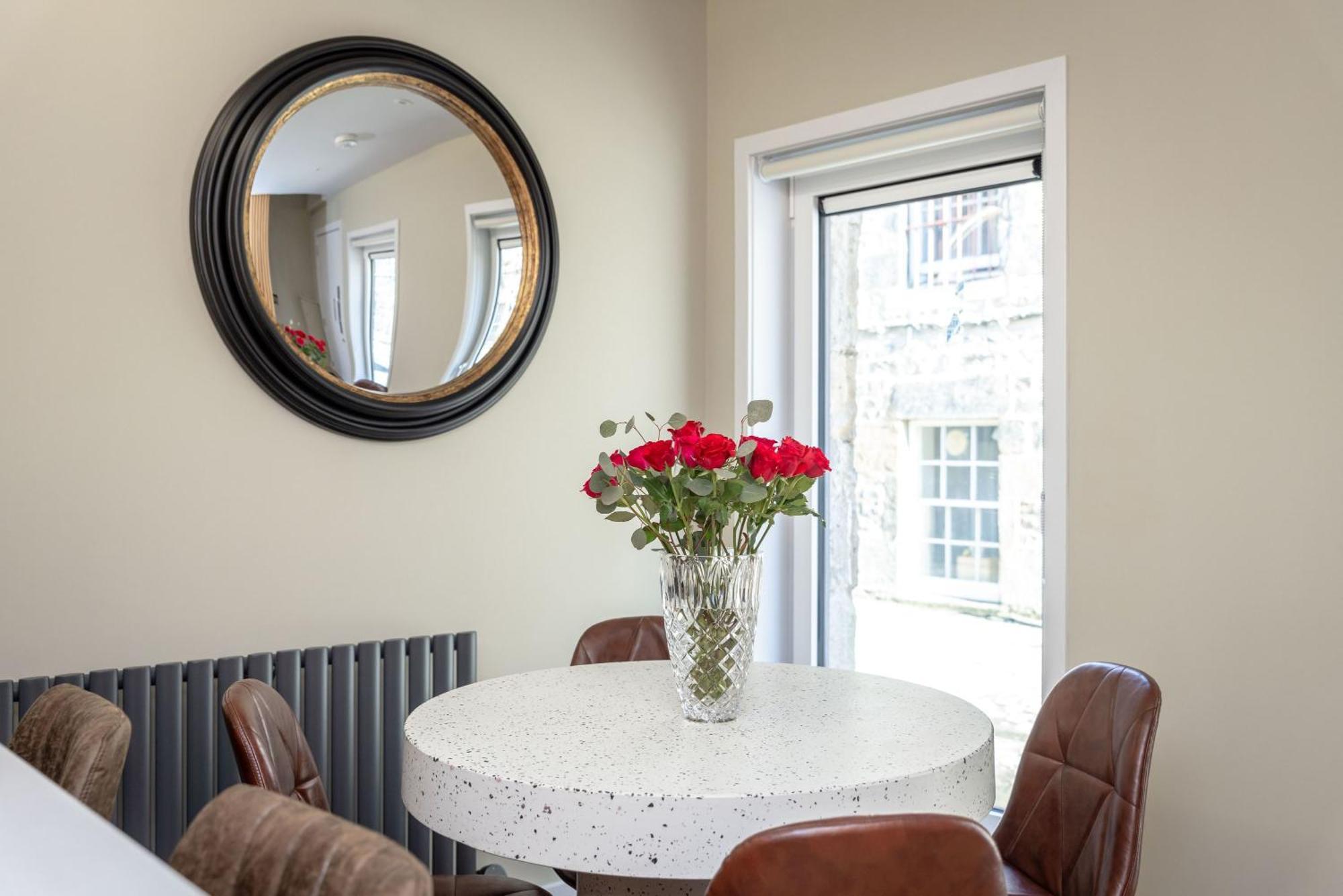 Dragon - Centre 2 Bed Luxury Mews House * EDI