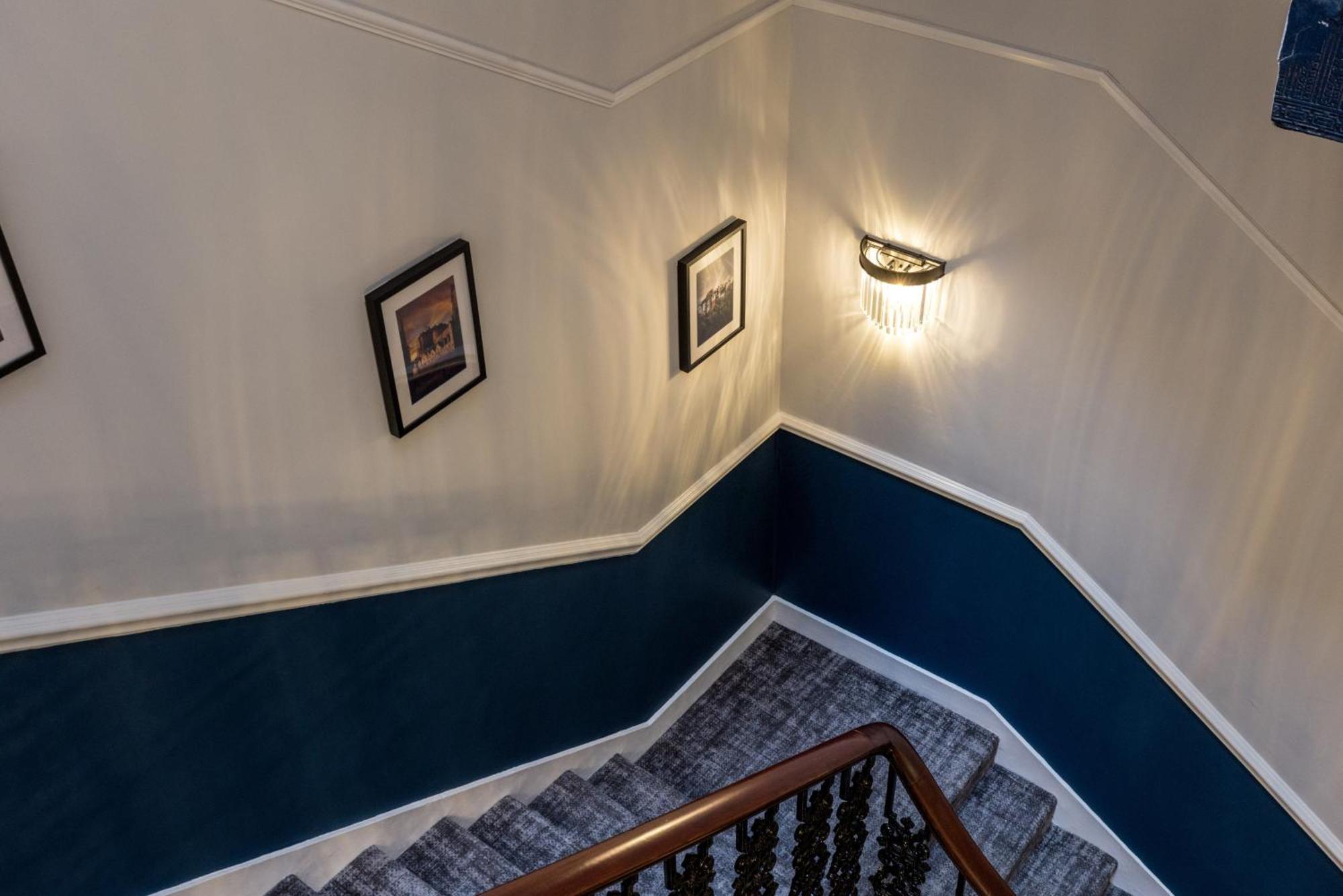 Hotel 28 York Place 2*