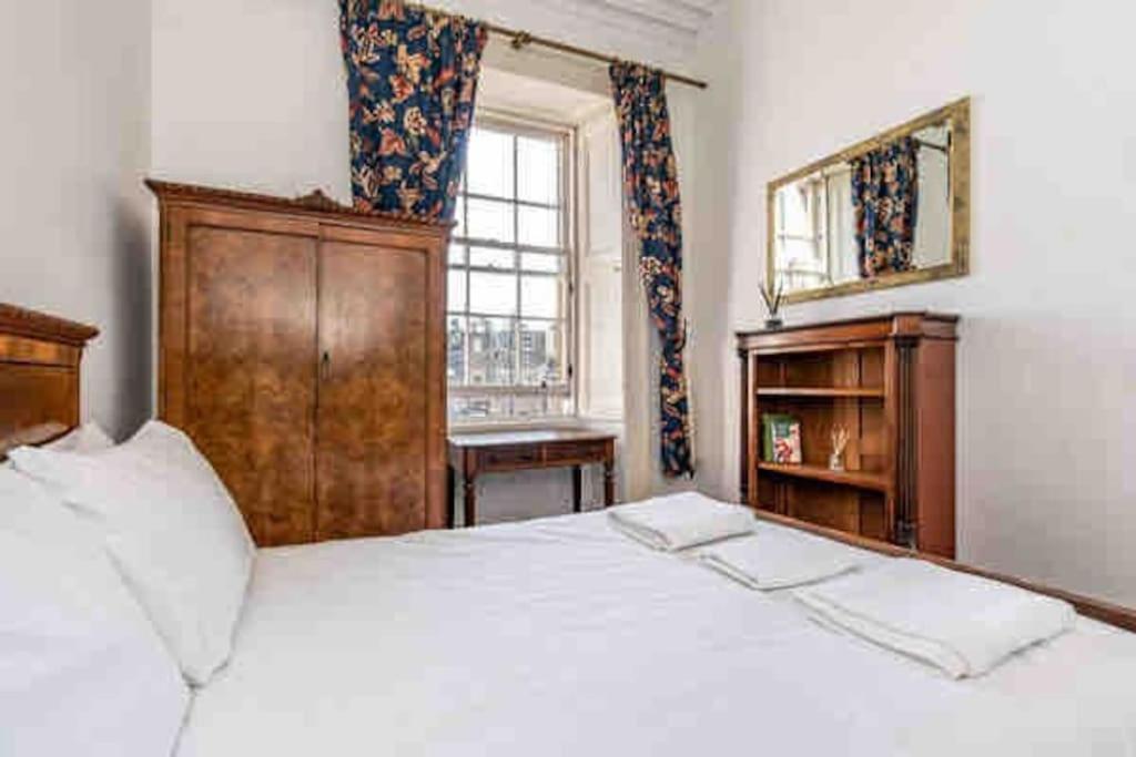 Holiday home Claremont Townhouse