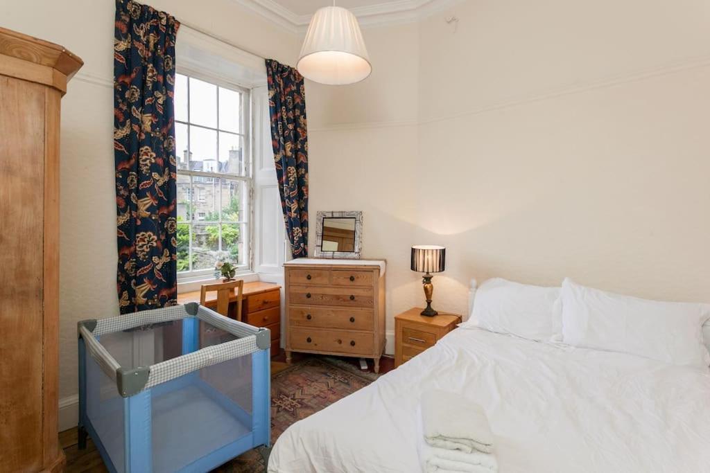 Holiday home Claremont Townhouse