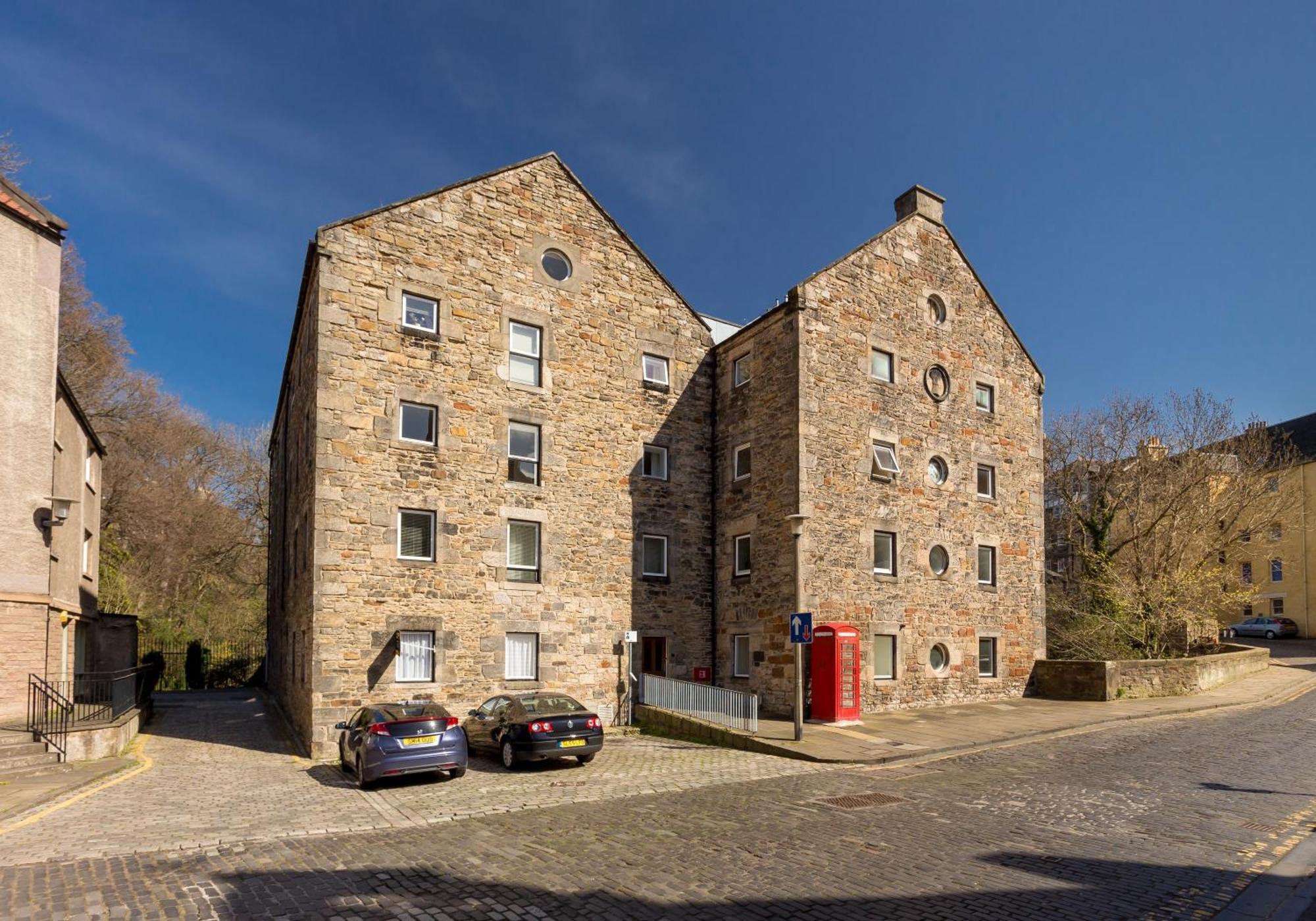 Dean Path - 400 Apartment *