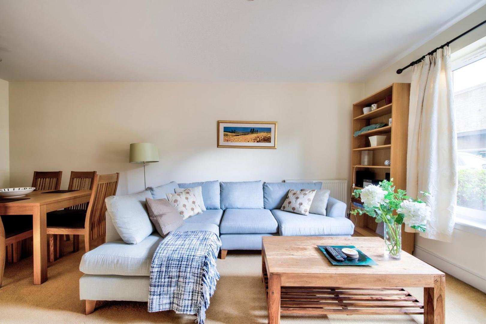 Guestready - Bright Near New Town Apartment EDI