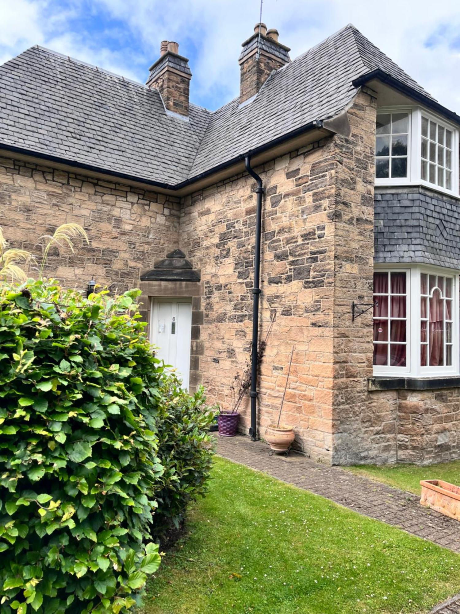 Private In Charming Detached House In Newington * EDI