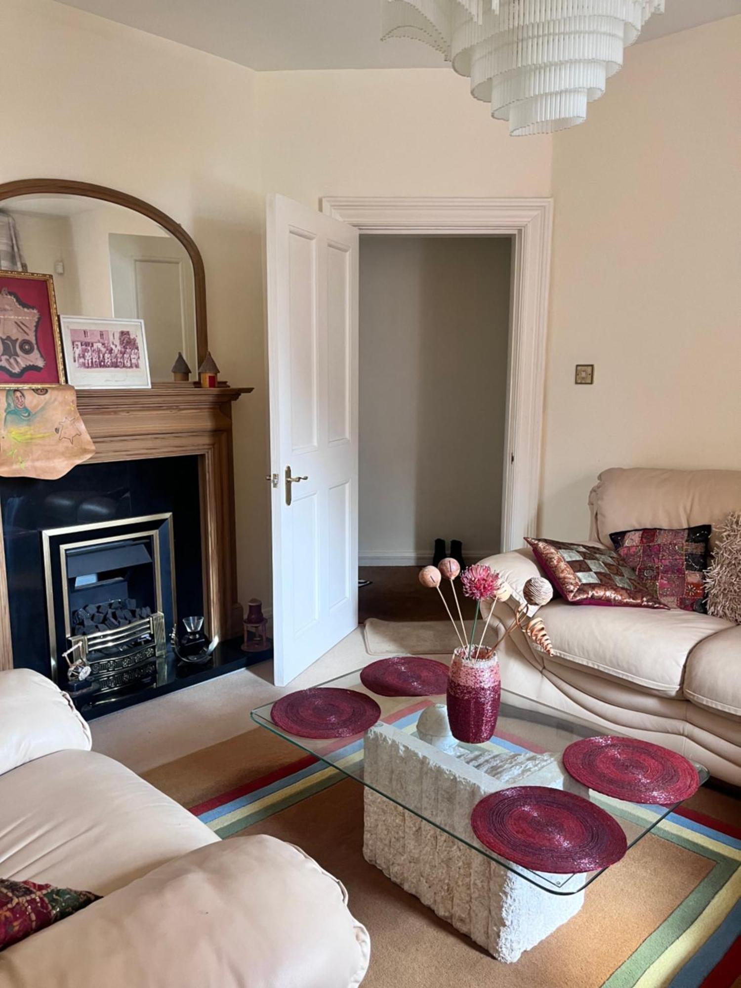 Private In Charming Detached House In Newington EDI