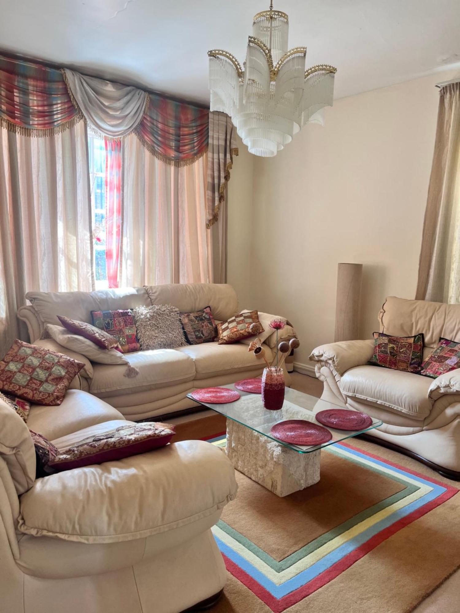 Private In Charming Detached House In Newington Privatunterkunft