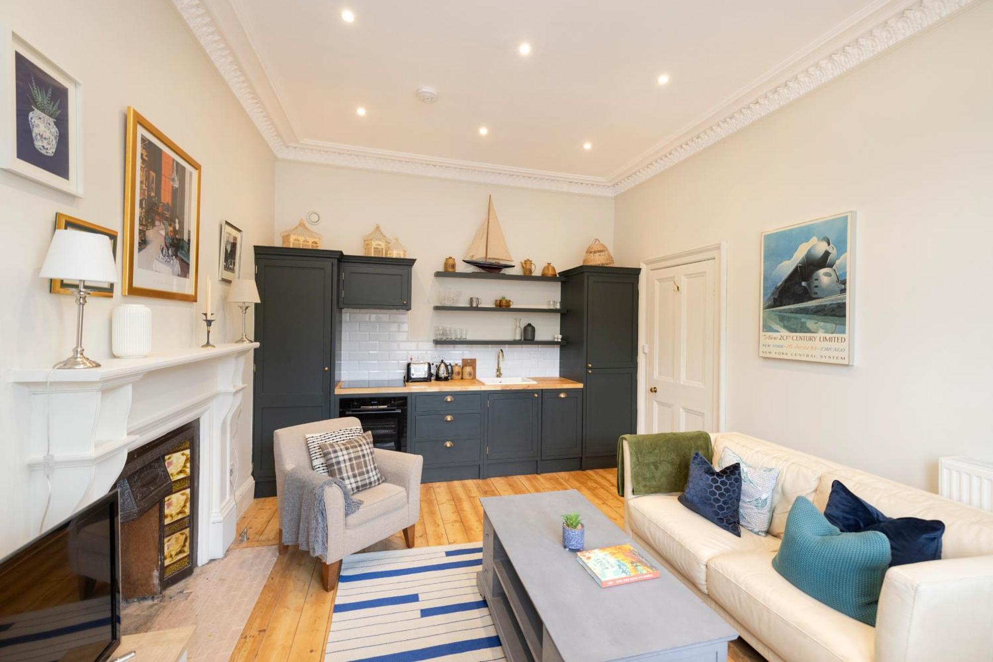 Elegant Stockbridge 2-bedroom - Ground Floor * Edinburgh