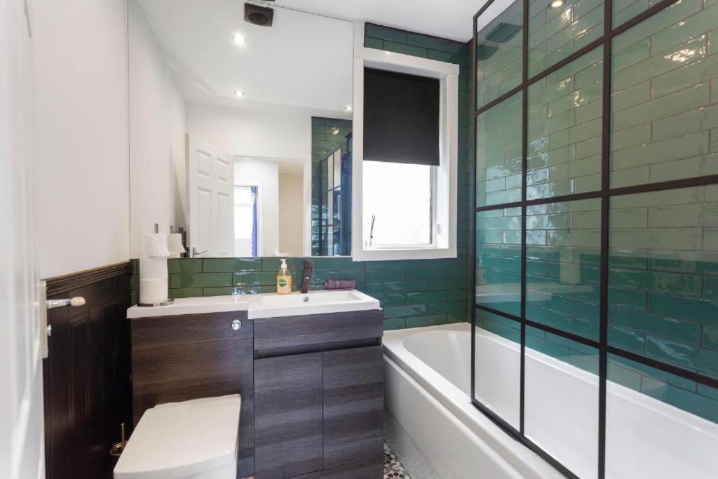 3-Bed Edinburgh Abode - Parking And Garden Holiday home *