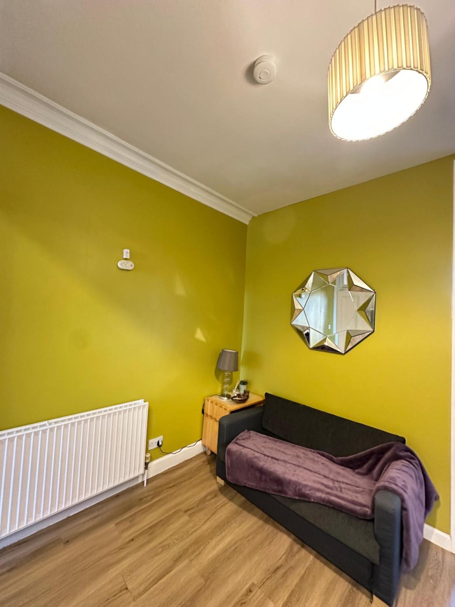 Cosy In Centre , 2 Bedroom1 Bathroom *