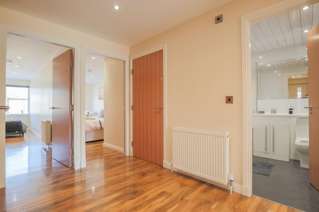 Apartment In Newington