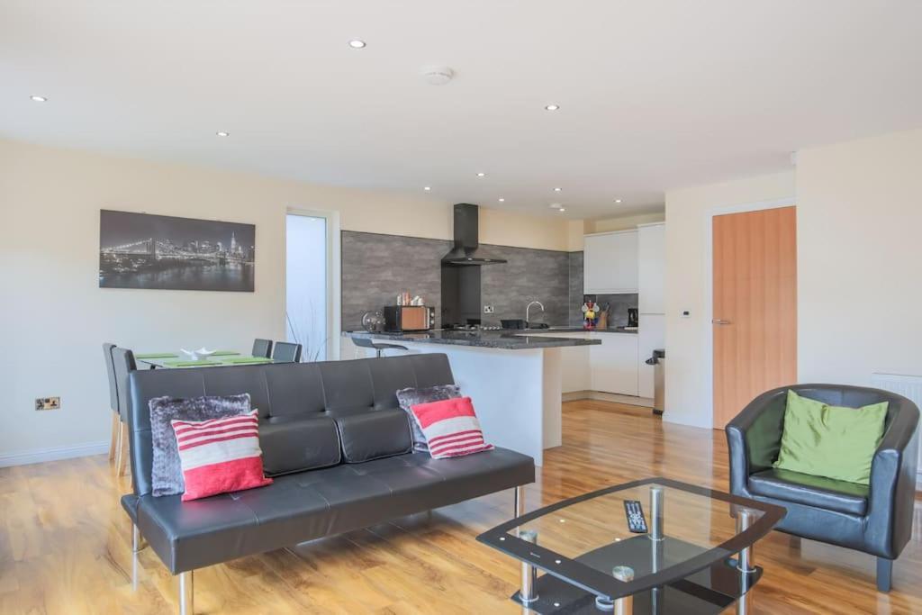 Apartment In Newington *