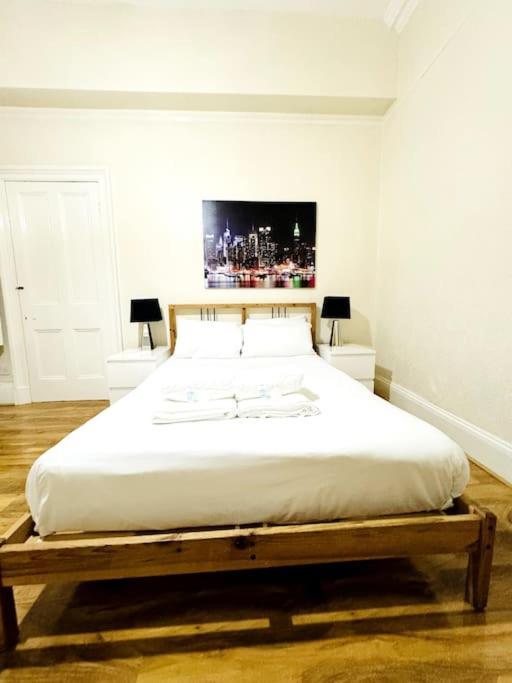 2 Bed Flat In Apartment