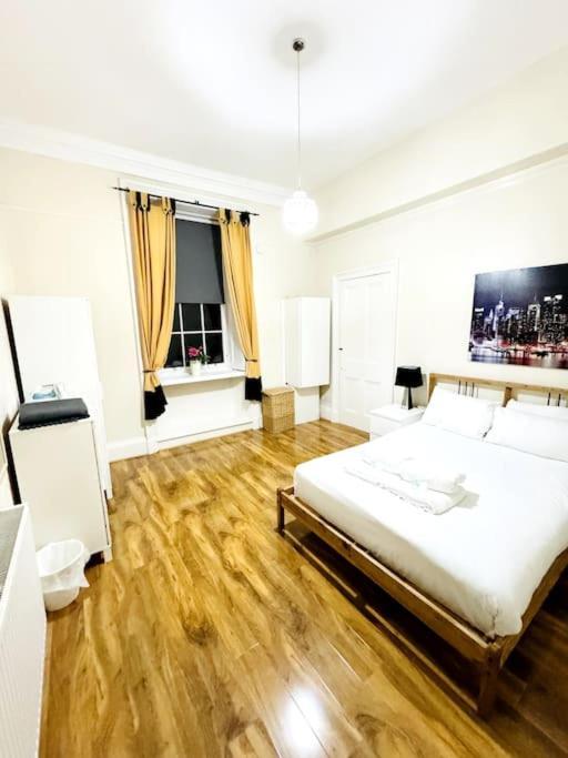Apartment 2 Bed Flat In *