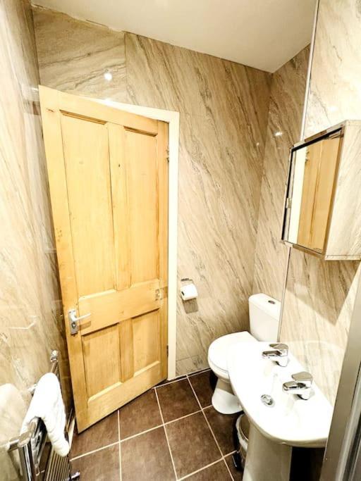 2 Bed Flat In Apartment Edinburgh