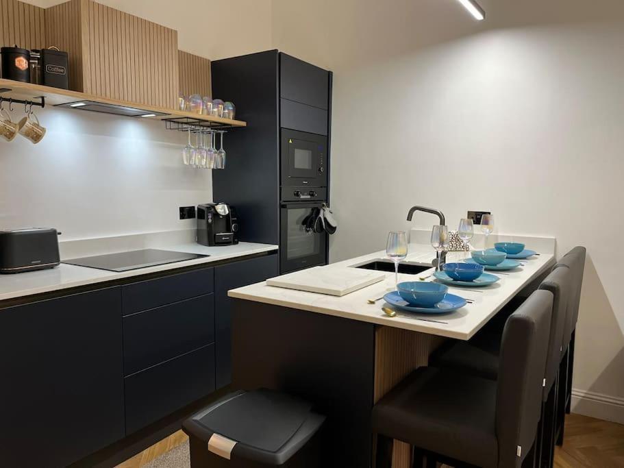 Cosy Apartment, Free Street Parking Apartment *