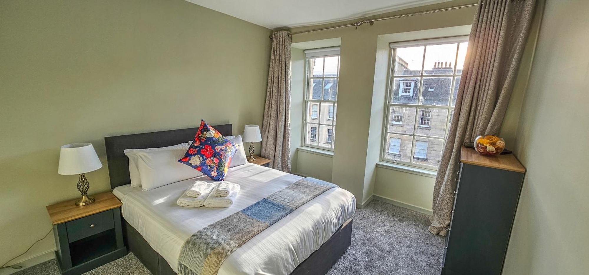 Royal Mile - Bright 2 Bedroom Edinburgh