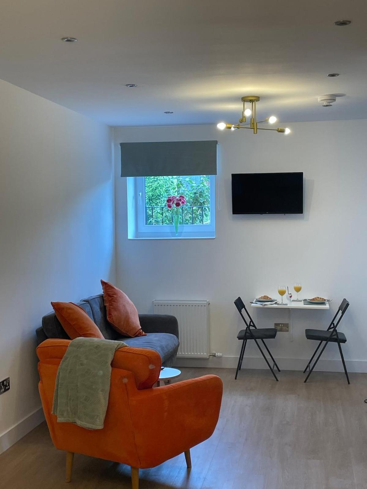 Modern Apartment, Access To Holyrood & Edinburgh