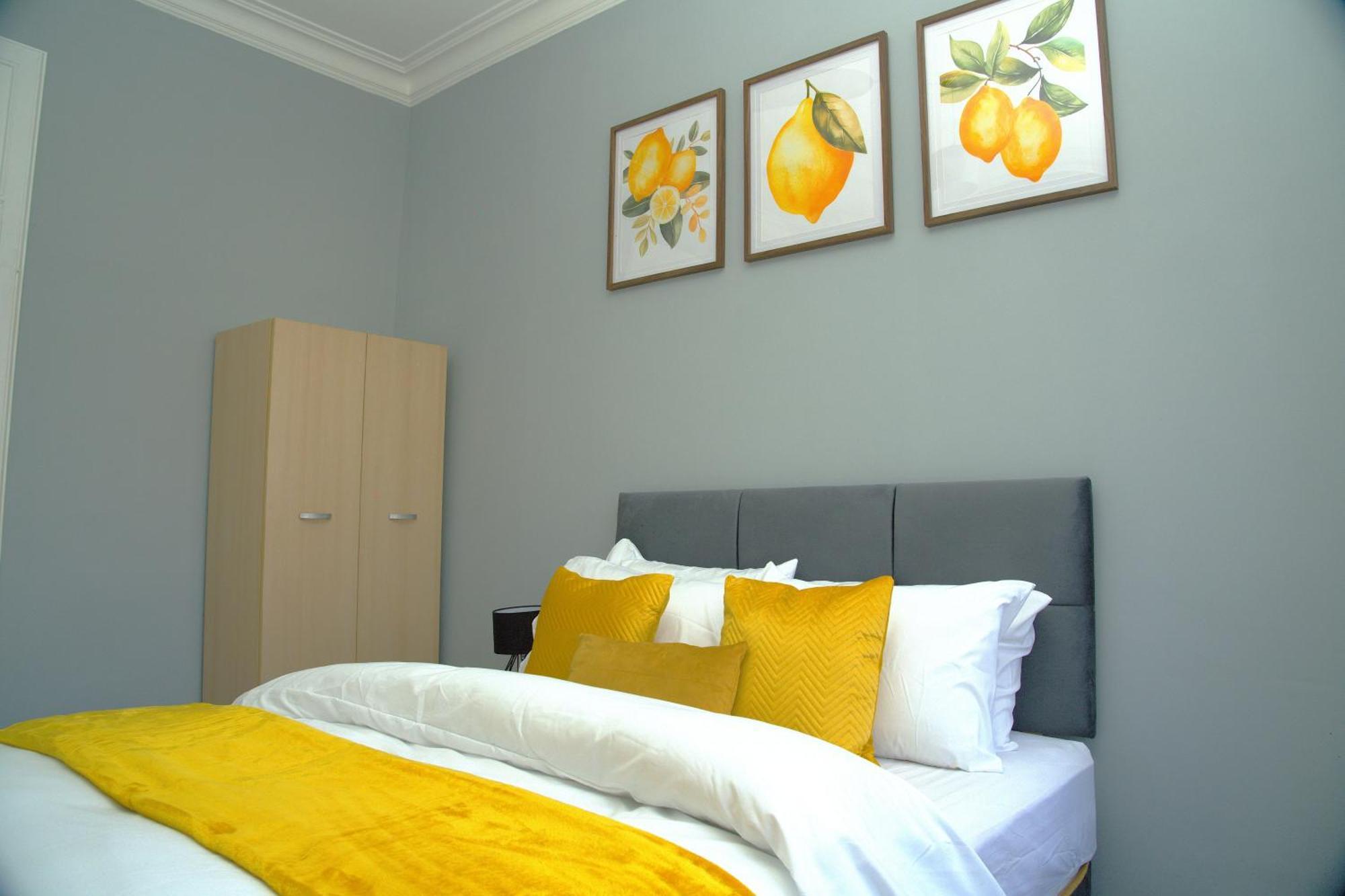 Stylish 3Br, Next To Tram Stop, Near Princes St & Ocean Terminal, Sleeps 7