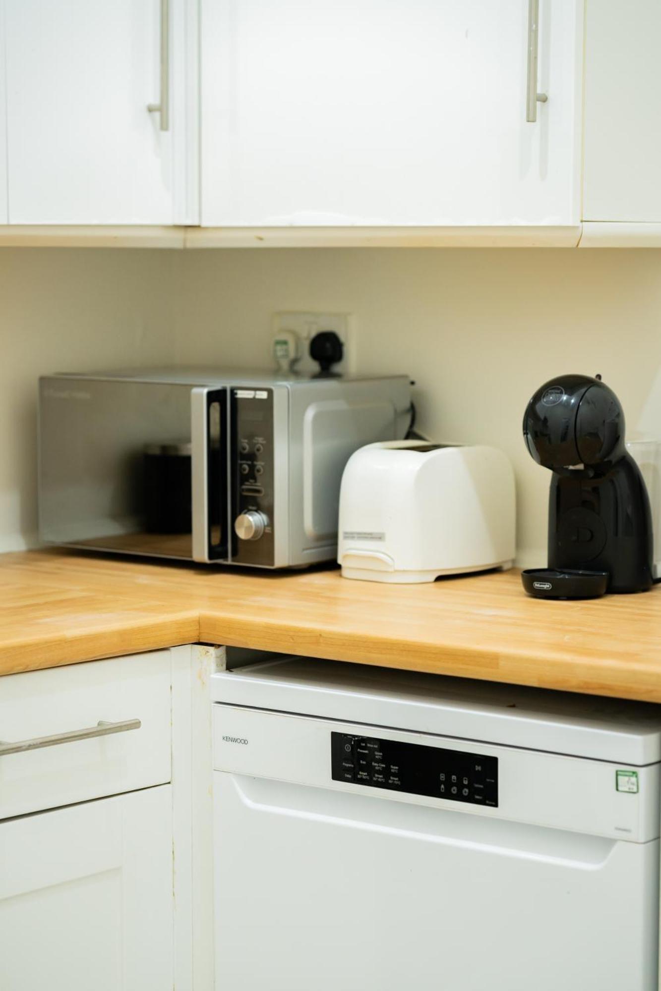 Apartment Stylish 3Br, Next To Tram Stop, Near Princes St & Ocean Terminal, Sleeps 7