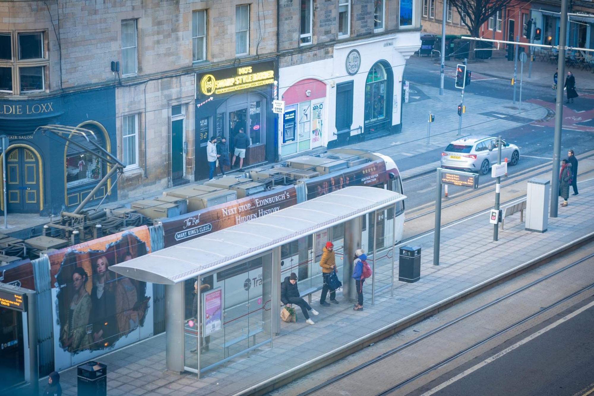Stylish 3Br, Next To Tram Stop, Near Princes St & Ocean Terminal, Sleeps 7 Apartment *
