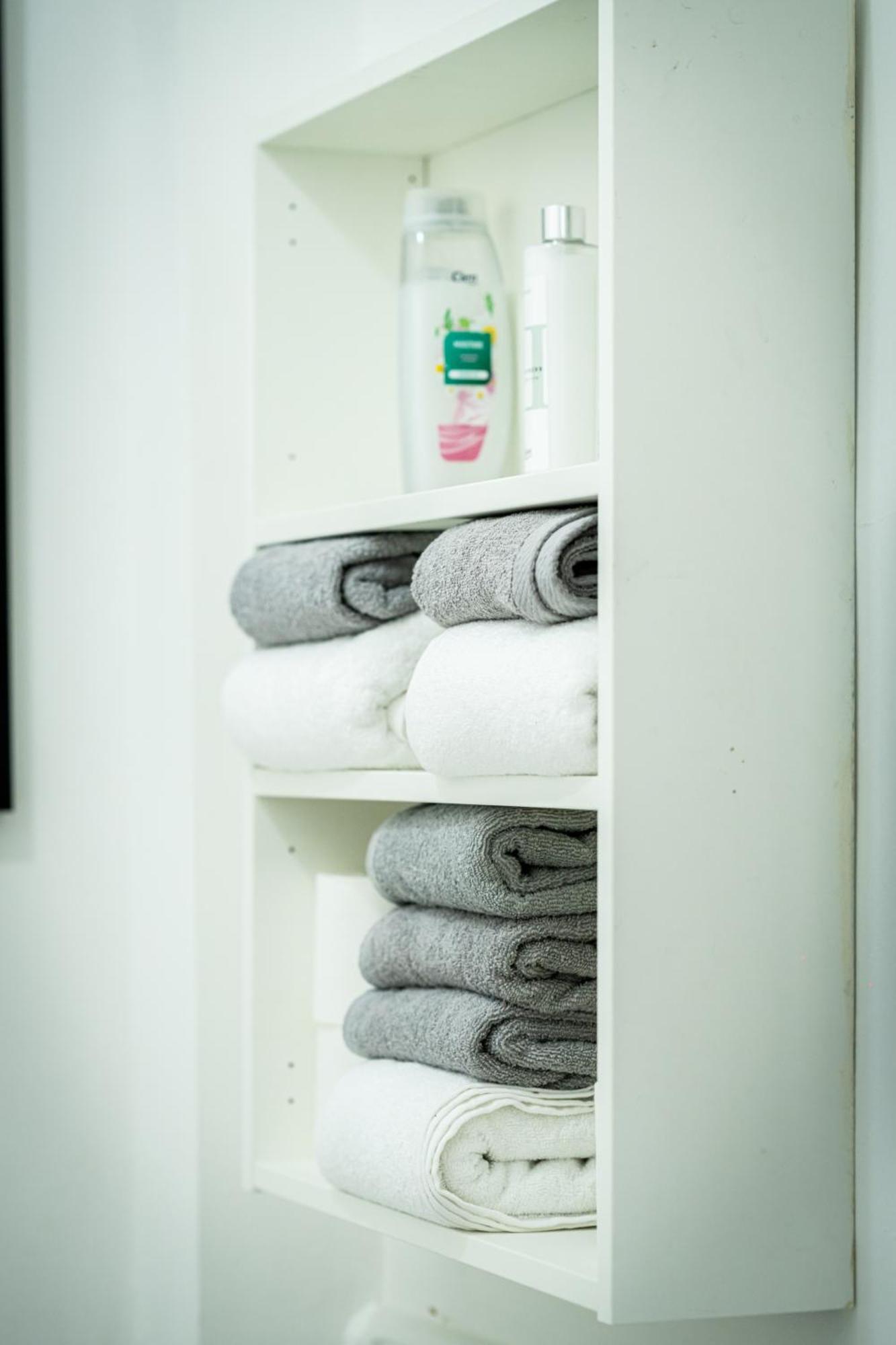 Apartment Stylish 3Br, Next To Tram Stop, Near Princes St & Ocean Terminal, Sleeps 7 Edinburgh