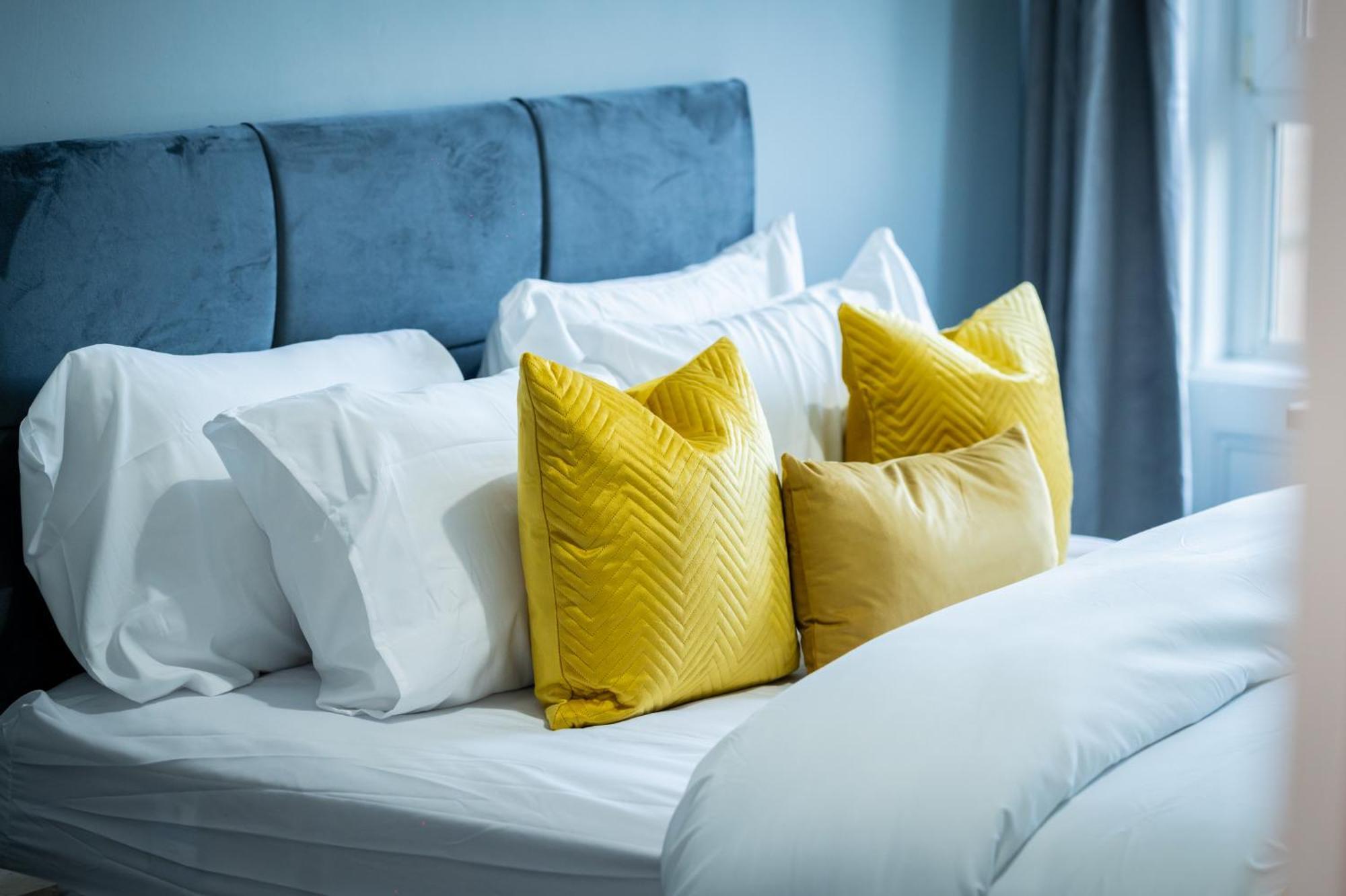Stylish 3Br, Next To Tram Stop, Near Princes St & Ocean Terminal, Sleeps 7 *