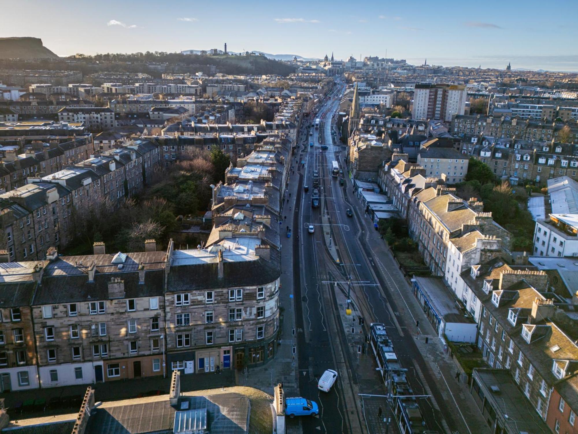 Stylish 3Br, Next To Tram Stop, Near Princes St & Ocean Terminal, Sleeps 7