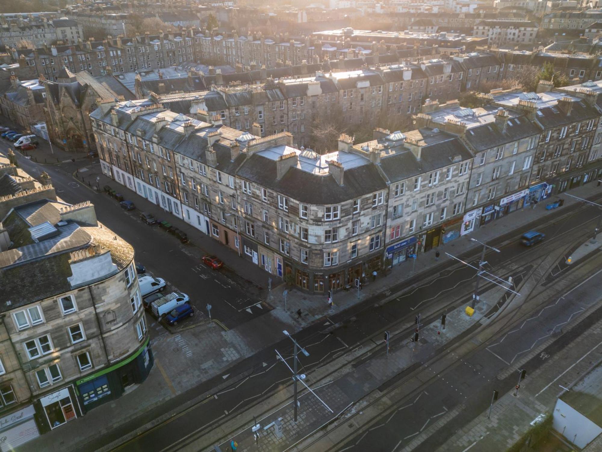 Stylish 3Br, Next To Tram Stop, Near Princes St & Ocean Terminal, Sleeps 7 *