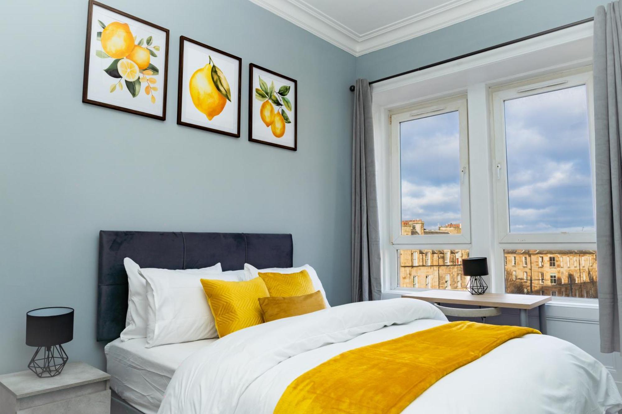 Stylish 3Br, Next To Tram Stop, Near Princes St & Ocean Terminal, Sleeps 7 Apartment