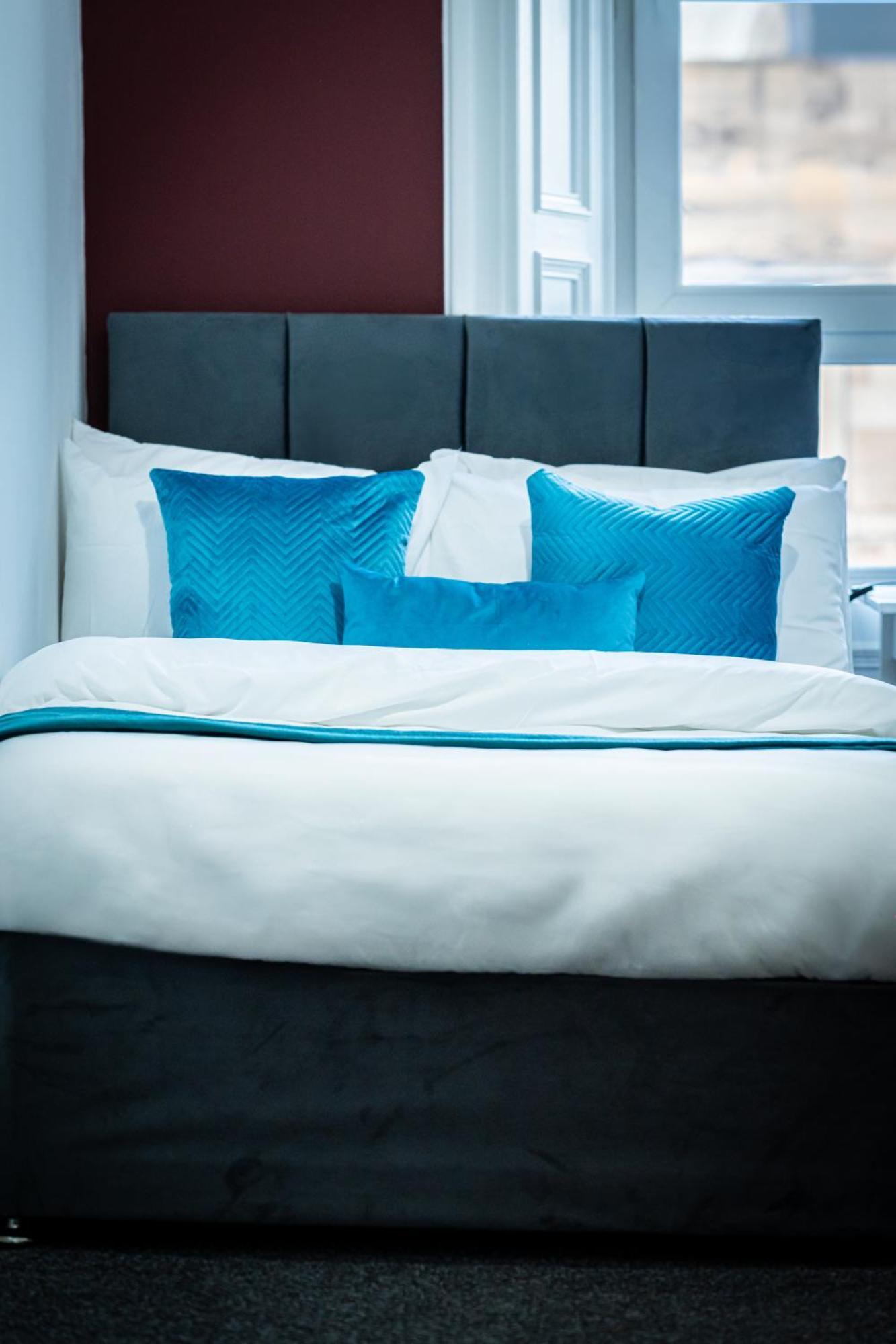 Stylish 3Br, Next To Tram Stop, Near Princes St & Ocean Terminal, Sleeps 7 * Edinburgh