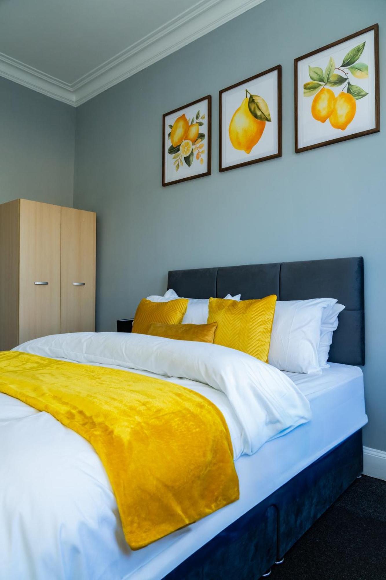 Apartment Stylish 3Br, Next To Tram Stop, Near Princes St & Ocean Terminal, Sleeps 7 *